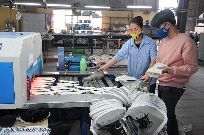 tiep can cac goi ho tro tai chinh doanh nghiep than kho