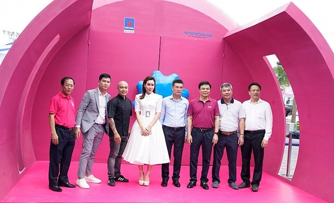 brilliant cheerful on petrovietnam gas lighting fire festive day