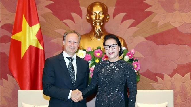 Top legislator bids farewell to EU delegation head