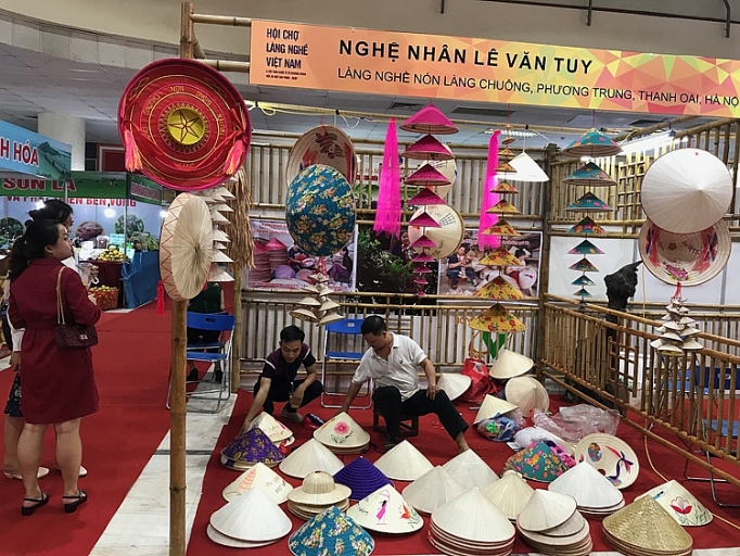 Hanoi Gift Show 2019: Đưa hàng thủ công mỹ nghệ vươn ra "biển lớn" hanoi gift show 2019 dua hang thu cong my nghe vuon ra bien lon