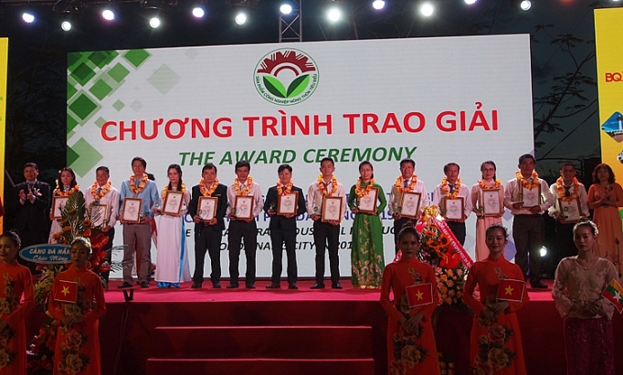 Để sản phẩm công nghiệp nông thôn tiêu biểu đến gần hơn với người tiêu dùng de san pham cong nghiep nong thon tieu bieu den gan hon voi nguoi tieu dung