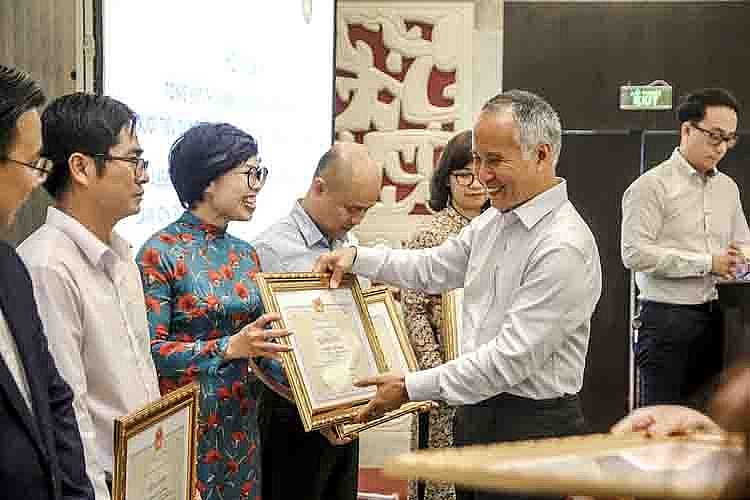 undefined 4246-canh-tranh