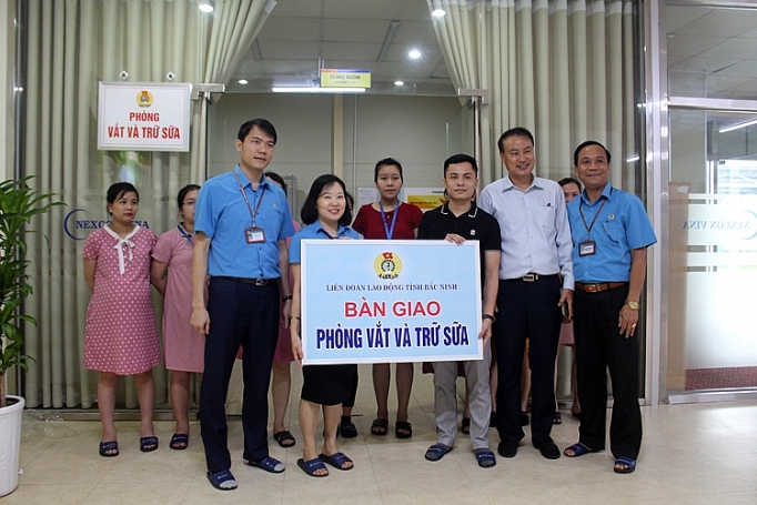 dem niem vui den voi nu cong nhan