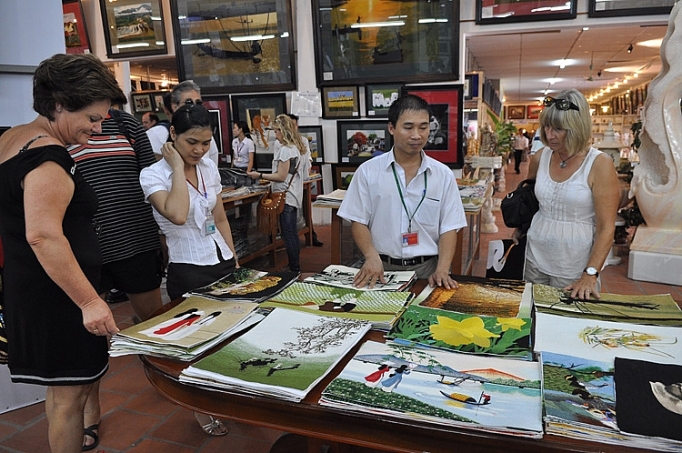 Nghề thêu - “vẽ hồn quê” bằng “cầu vồng” của chỉ nghe theu ve ho n que ba ng ca u vo ng cu a chi