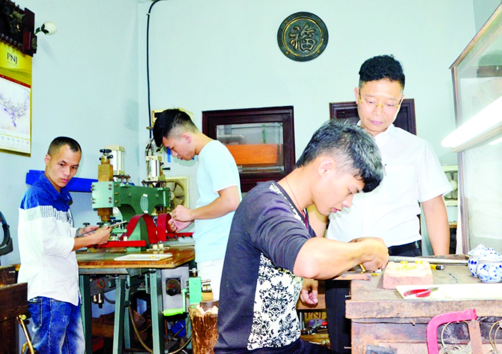 undefined 1845-anh-duc-dang-huong-dan-hoc-vien