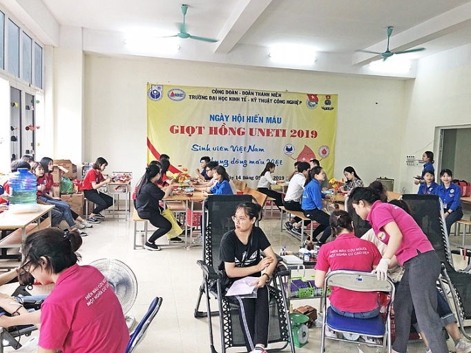 Công đoàn Trường Đại học Kinh tế - Kỹ thuật Công nghiệp: Chăm lo người lao động cong doan truong dai hoc kinh te ky thuat cong nghiep cham lo nguoi lao dong