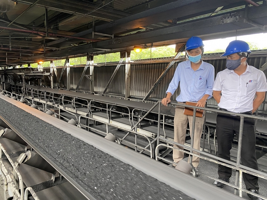Nỗ lực đáp ứng đủ than cho sản xuất