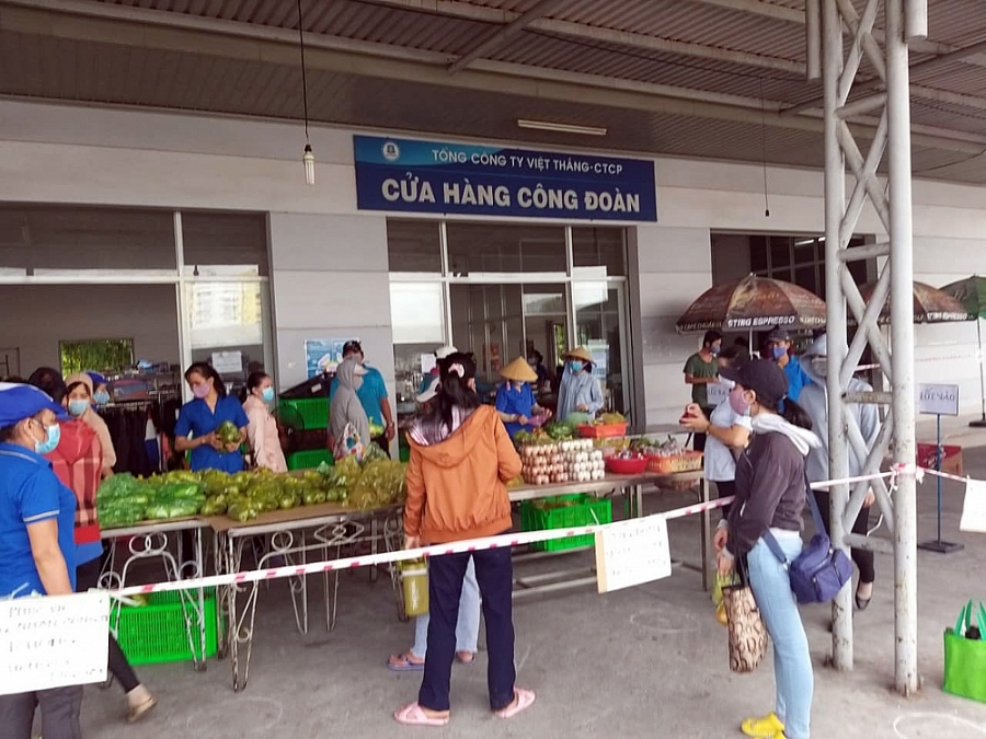 Tôn vinh nữ lao động ngành dệt may