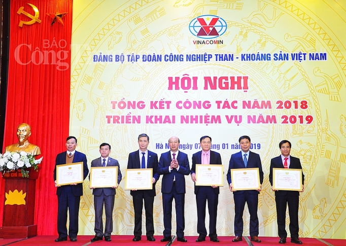 Đảng bộ TKV kiên định phương châm: An toàn - Đổi mới - Phát triển dang bo tkv kien dinh phuong cham an toan doi moi phat trien