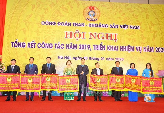Lao động ngành Than – Khoáng sản: Đồng lòng vì sự phát triển chung moi lao dong nganh than khoang san can phat huy tinh than trach nhiem vi su phat trien chung