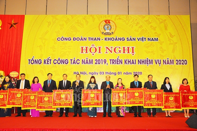 Lao động ngành Than – Khoáng sản: Đồng lòng vì sự phát triển chung moi lao dong nganh than khoang san can phat huy tinh than trach nhiem vi su phat trien chung