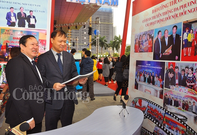 Khai mạc Hội Báo toàn quốc 2019: Báo chí Việt Nam đổi mới, sáng tạo, trách nhiệm, vì lợi ích của đất nước và nhân dân khai mac hoi bao toan quoc 2019 bao chi viet nam doi moi sang tao trach nhiem vi loi ich cua dat nuoc va nhan dan