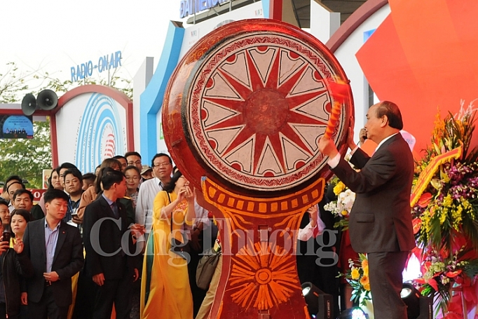 Khai mạc Hội Báo toàn quốc 2019: Báo chí Việt Nam đổi mới, sáng tạo, trách nhiệm, vì lợi ích của đất nước và nhân dân khai mac hoi bao toan quoc 2019 bao chi viet nam doi moi sang tao trach nhiem vi loi ich cua dat nuoc va nhan dan