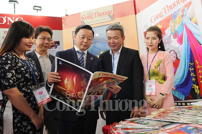 Khai mạc Hội Báo toàn quốc 2019: Báo chí Việt Nam đổi mới, sáng tạo, trách nhiệm, vì lợi ích của đất nước và nhân dân khai mac hoi bao toan quoc 2019 bao chi viet nam doi moi sang tao trach nhiem vi loi ich cua dat nuoc va nhan dan