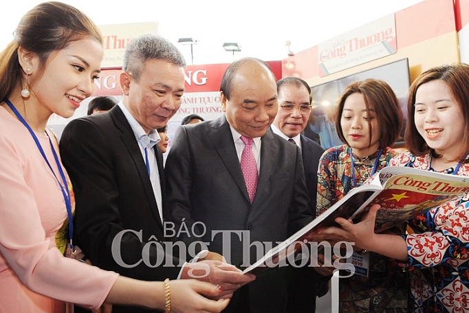 Khai mạc Hội Báo toàn quốc 2019: Báo chí Việt Nam đổi mới, sáng tạo, trách nhiệm, vì lợi ích của đất nước và nhân dân khai mac hoi bao toan quoc 2019 bao chi viet nam doi moi sang tao trach nhiem vi loi ich cua dat nuoc va nhan dan