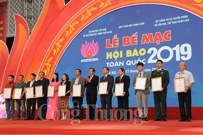 tiep tuc khang dinh vai tro su phat trien cua bao chi viet nam