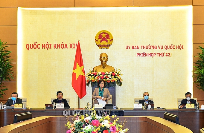 ban khoan dua quy dinh cam kinh doanh dich vu doi no vao luat