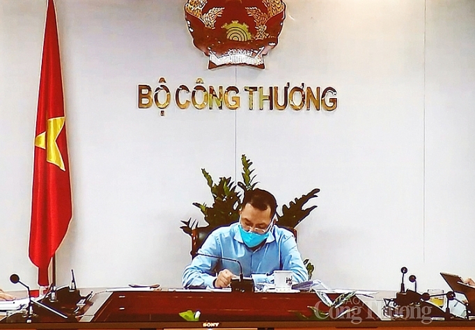 Thủ tướng Nguyễn Xuân Phúc: Thực hiện nghiêm giãn cách xã hội, tập trung sản xuất trang thiết bị y tế thu tuong nguyen xuan phuc thuc hien nghiem gian cach xa hoi tap trung san xuat trang thiet bi y te