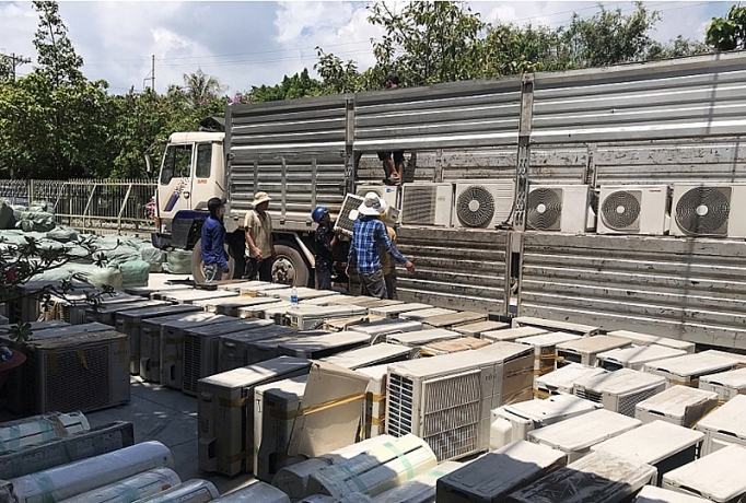 Liên tiếp bắt giữ số lượng lớn hàng cấm tại khu vực biên giới tỉnh Long An lien tiep bat giu so luong lon hang cam tai khu vuc bien gioi tinh long an