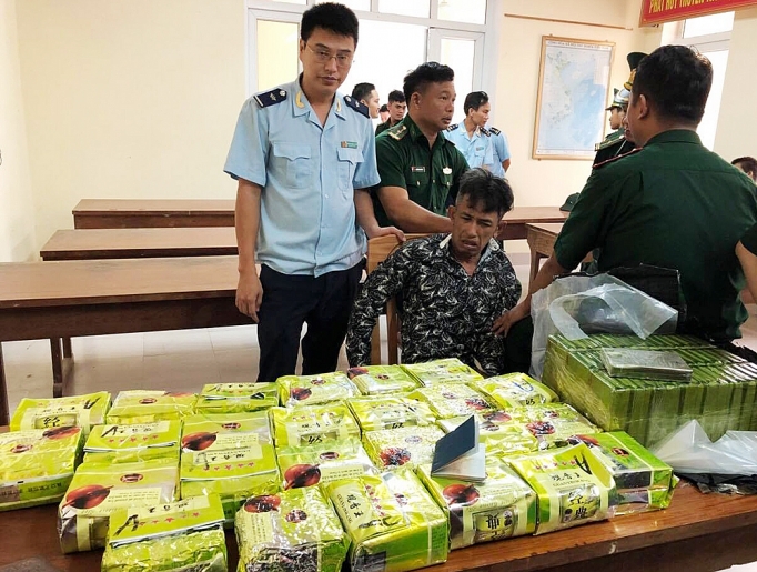 bat vu van chuyen ma tuy da heroin khung tai cua khau cau treo