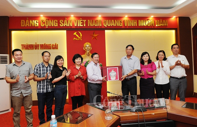 Hợp tác chặt chẽ, chia sẻ cởi mở và thiết thực hop tac chat che chia se coi mo va thiet thuc