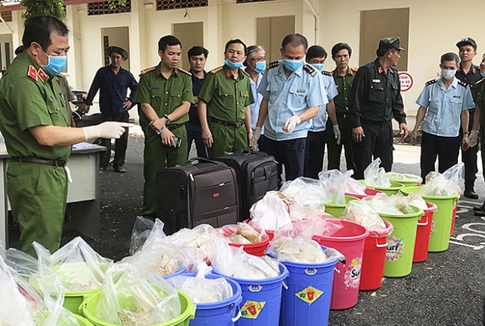 Buôn lậu, vận chuyển trái phép hàng hóa qua biên giới vẫn diễn biến phức tạp buon lau van chuyen trai phep hang hoa qua bien gioi van dien bien phuc tap