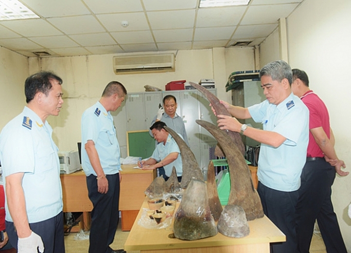 Tăng cường kiểm tra, xử lý gian lận thuế, vận chuyển hàng cấm tại sân bay Nội Bài tang cuong kiem tra xu ly gian lan thue van chuyen hang cam tai san bay noi bai