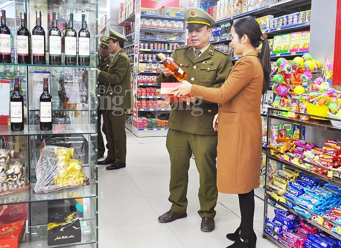 Tăng cường kiểm tra, xử lý gắn với tuyên truyền, phổ biến pháp luật tang cuong kiem tra xu ly gan voi tuyen truyen pho bien phap luat