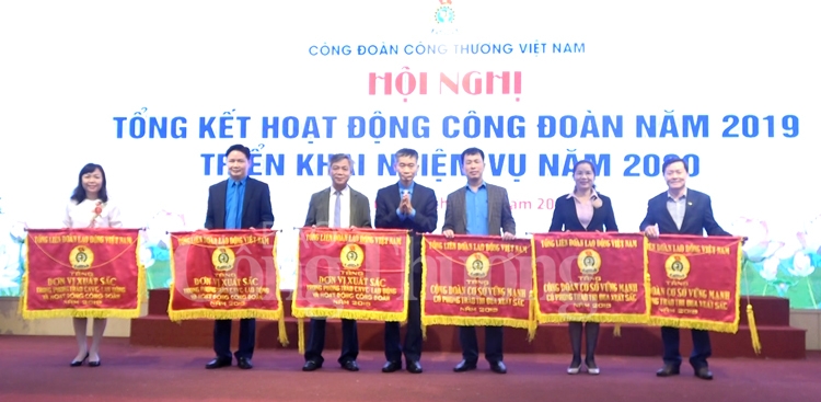 Công đoàn Công Thương Việt Nam: Nỗ lực vì người lao động cong doan cong thuong viet nam no luc vi nguoi lao dong
