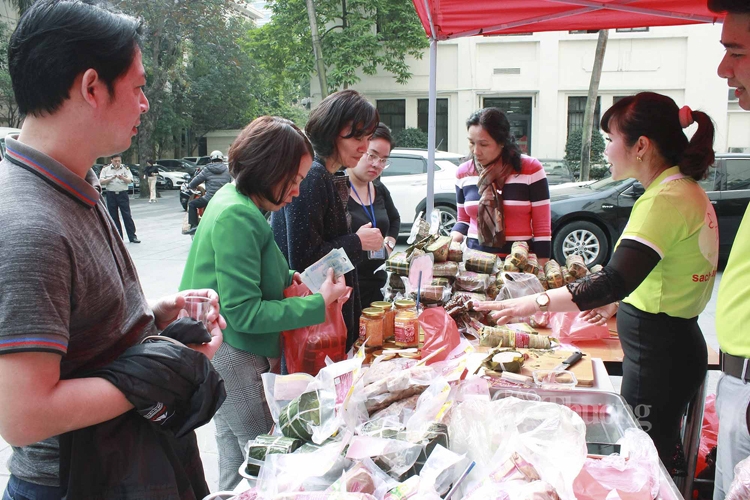 nhon nhip ngay hoi mua sam cua doan vien cong doan bo cong thuong