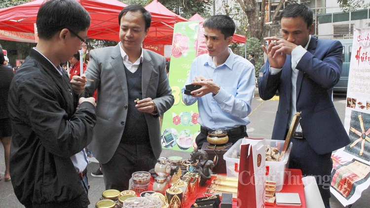 nhon nhip ngay hoi mua sam cua doan vien cong doan bo cong thuong