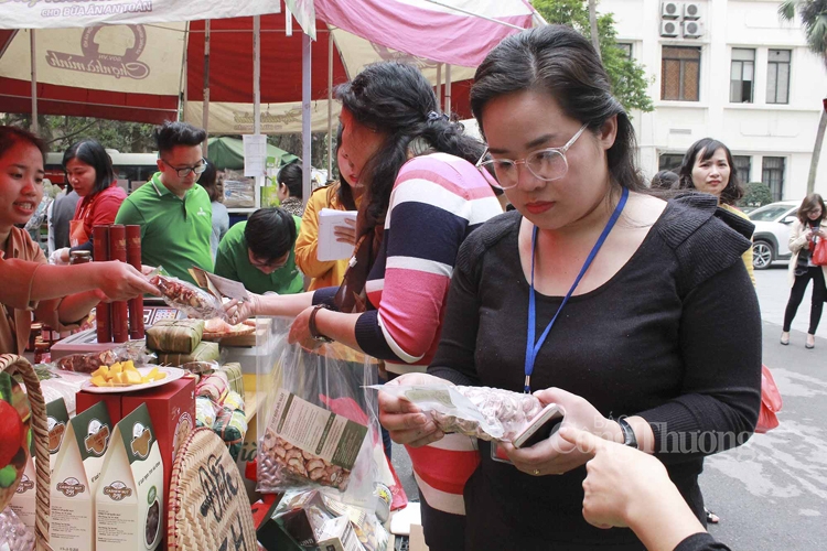 nhon nhip ngay hoi mua sam cua doan vien cong doan bo cong thuong