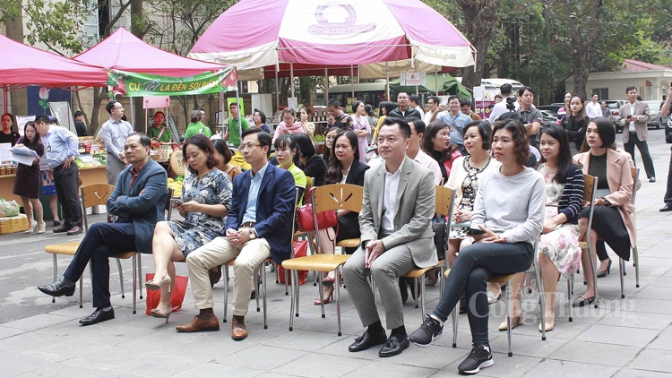 nhon nhip ngay hoi mua sam cua doan vien cong doan bo cong thuong