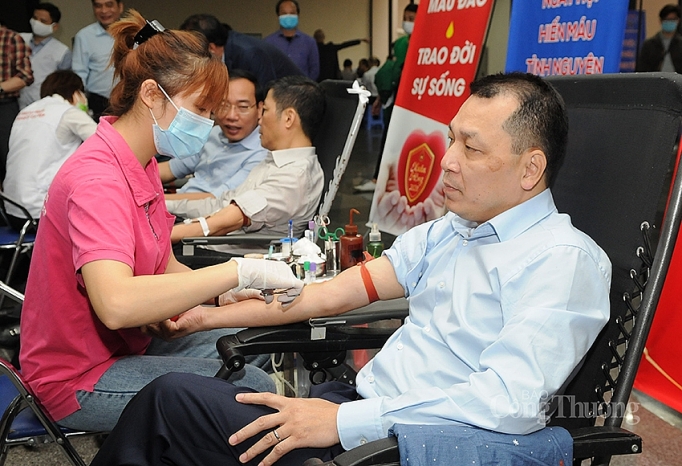 bo cong thuong lan toa manh me tinh than hien mau tinh nguyen vi cong dong