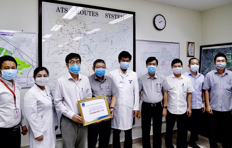 cong doan pv gas ung ho 600 trieu cho tap the y bac si truc chien tai san bay trong diem