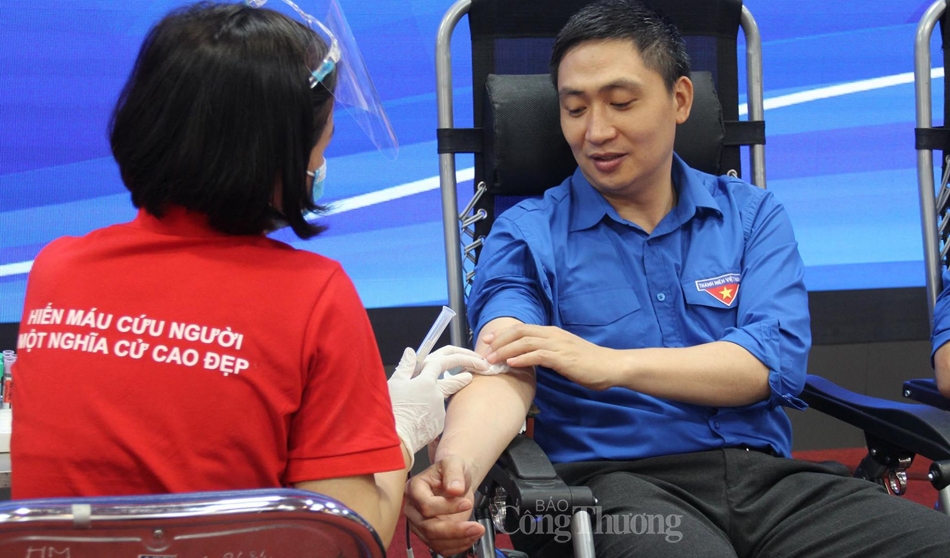Người Công Thương gửi nghĩa tình trong từng giọt máu hồng