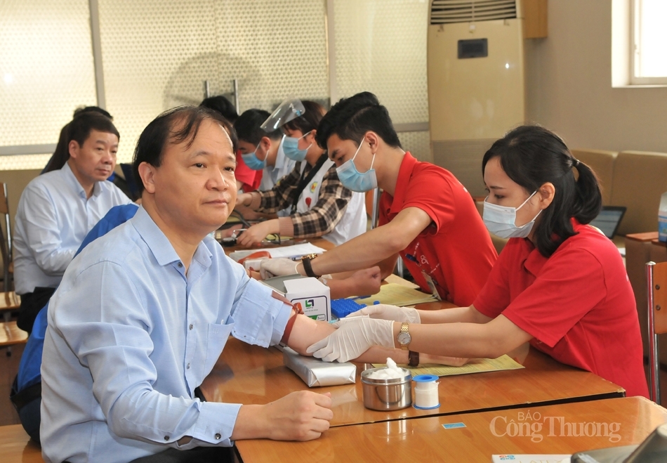 Người Công Thương gửi nghĩa tình trong từng giọt máu hồng