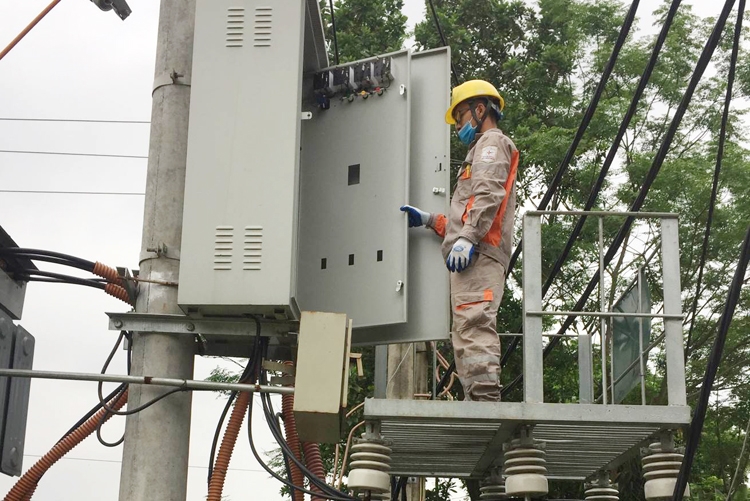 Hơn 200 nghìn khách hàng ở Vĩnh Phúc được hỗ trợ tiền điện trong dịch Covid-19 hon 200 nghin khach hang o vinh phuc duoc ho tro tien dien trong dich covid 19