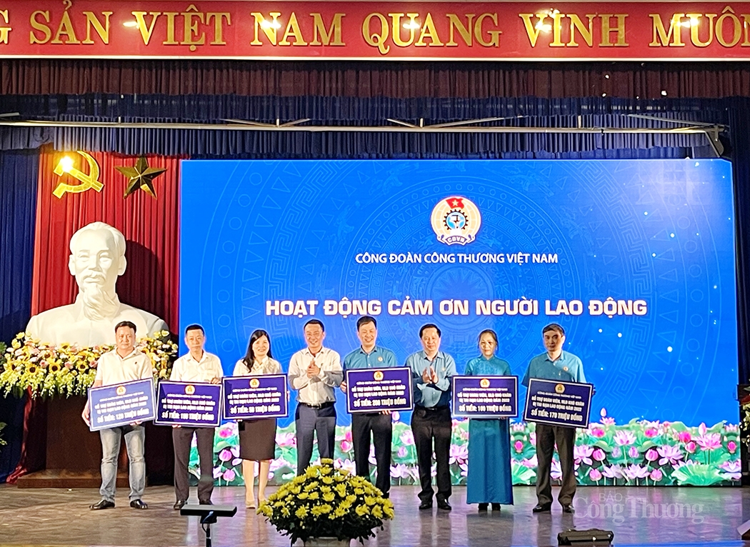 Công nhân Việt Nam: Tiên phong, sáng tạo, trách nhiệm, an toàn, thích ứng Công nhân Việt Nam: Tiên phong, sáng tạo, trách nhiệm, an toàn, thích ứng