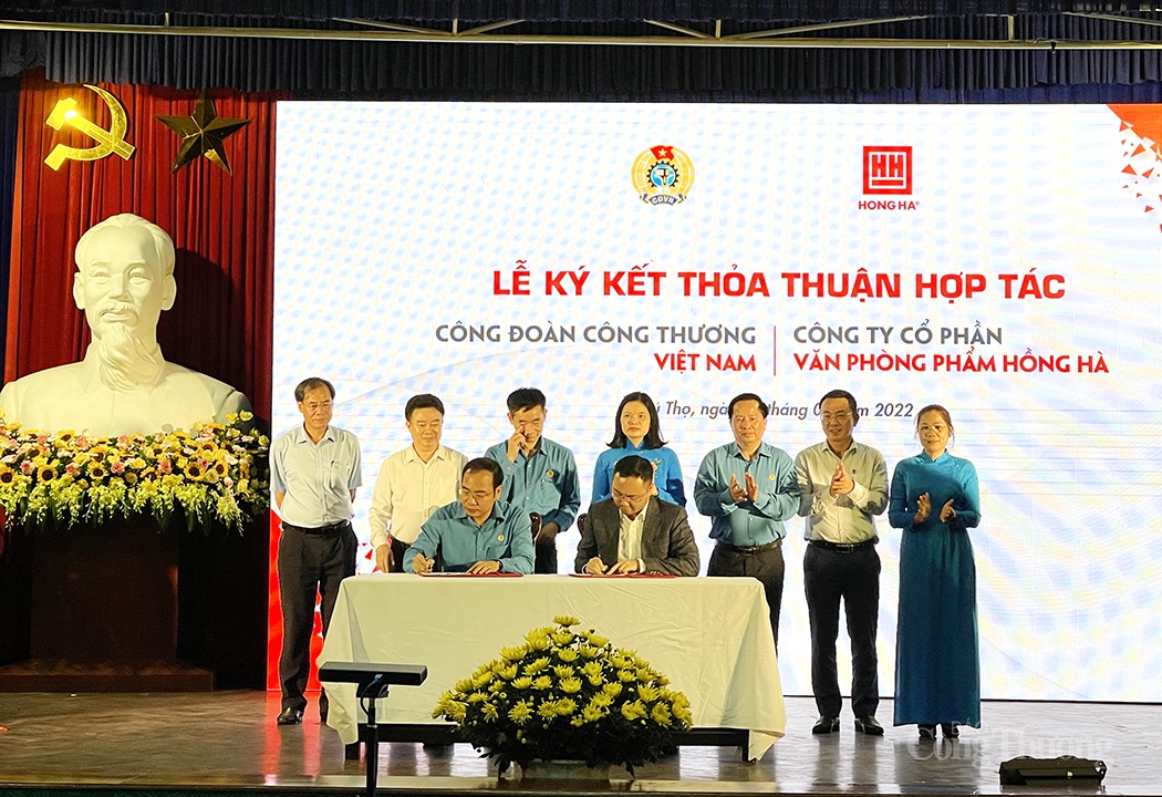 Công nhân Việt Nam: Tiên phong, sáng tạo, trách nhiệm, an toàn, thích ứng Công nhân Việt Nam: Tiên phong, sáng tạo, trách nhiệm, an toàn, thích ứng
