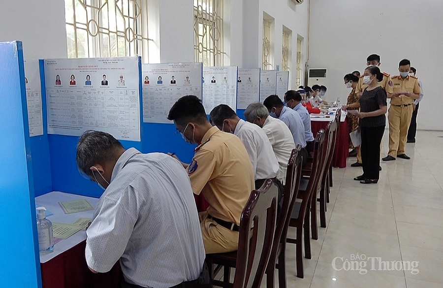 Cử tri cả nước hân hoan trong Ngày hội non sông Cử tri cả nước hân hoan trong Ngày hội non sông