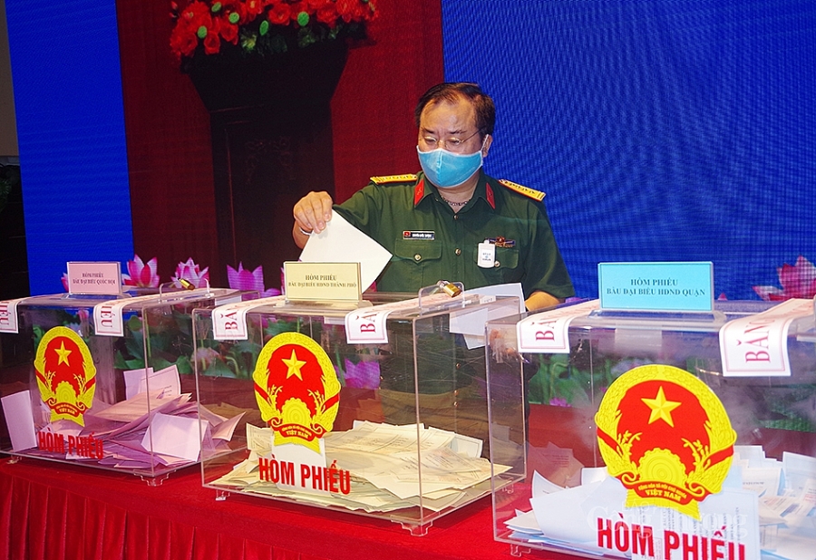 Cử tri cả nước hân hoan trong Ngày hội non sông Cử tri cả nước hân hoan trong Ngày hội non sông