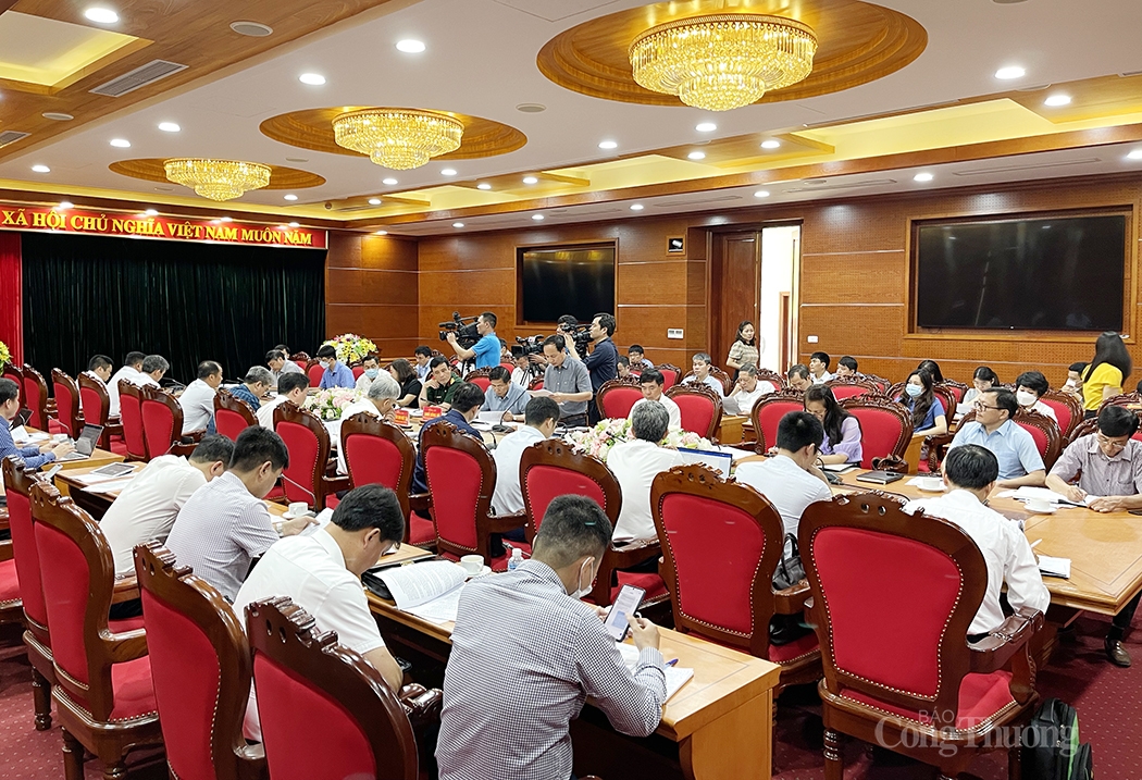 Thứ trưởng Nguyễn Sinh Nhật Tân kiểm tra công tác phòng chống thiên tai tại Hòa Bình, Yên Bái, Sơn La