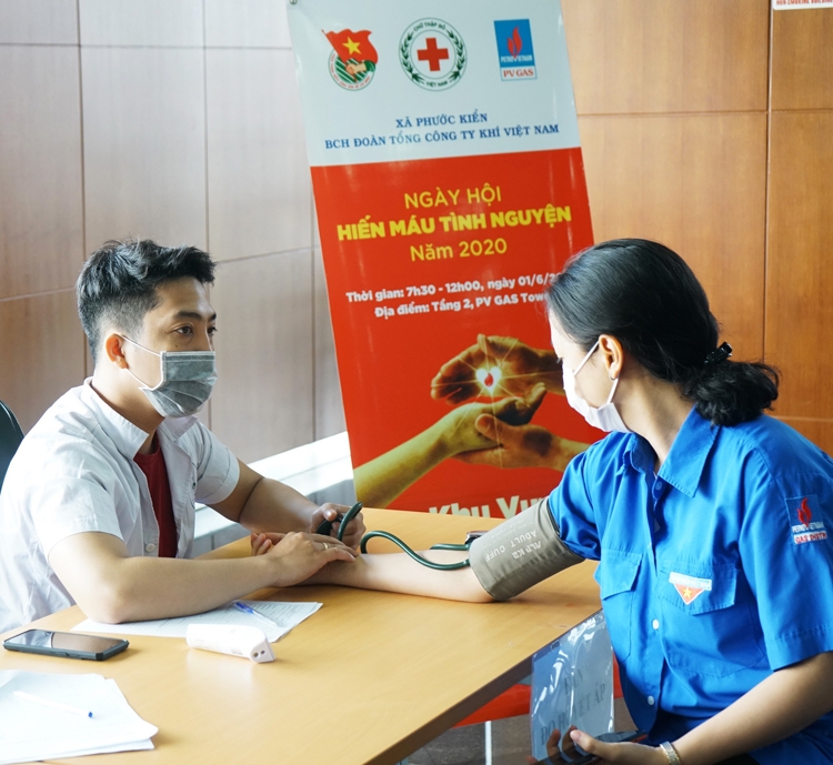 ngay hoi hien mau nhan dao pv gas nghia cu cao dep vi cong dong