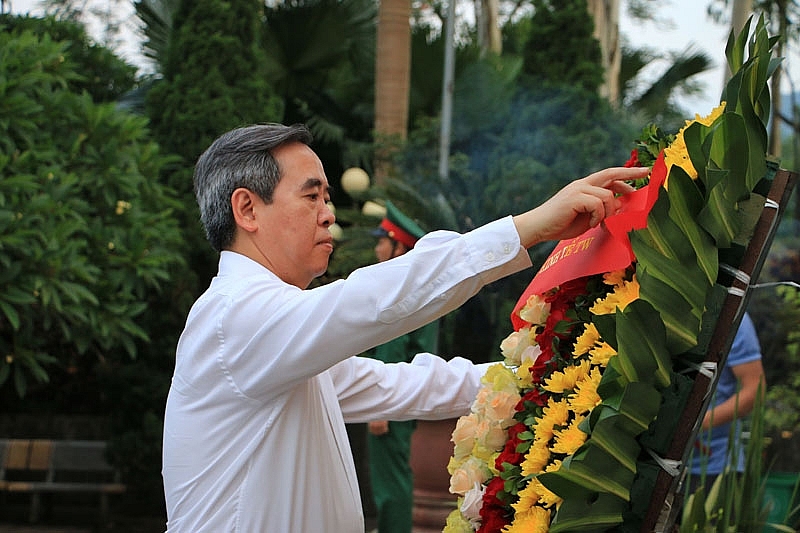 Trưởng ban Kinh tế TW Nguyễn Văn Bình làm việc với BTV tỉnh ủy Hà Giang truong ban kinh te tw nguyen van binh lam viec voi btv tinh uy ha giang