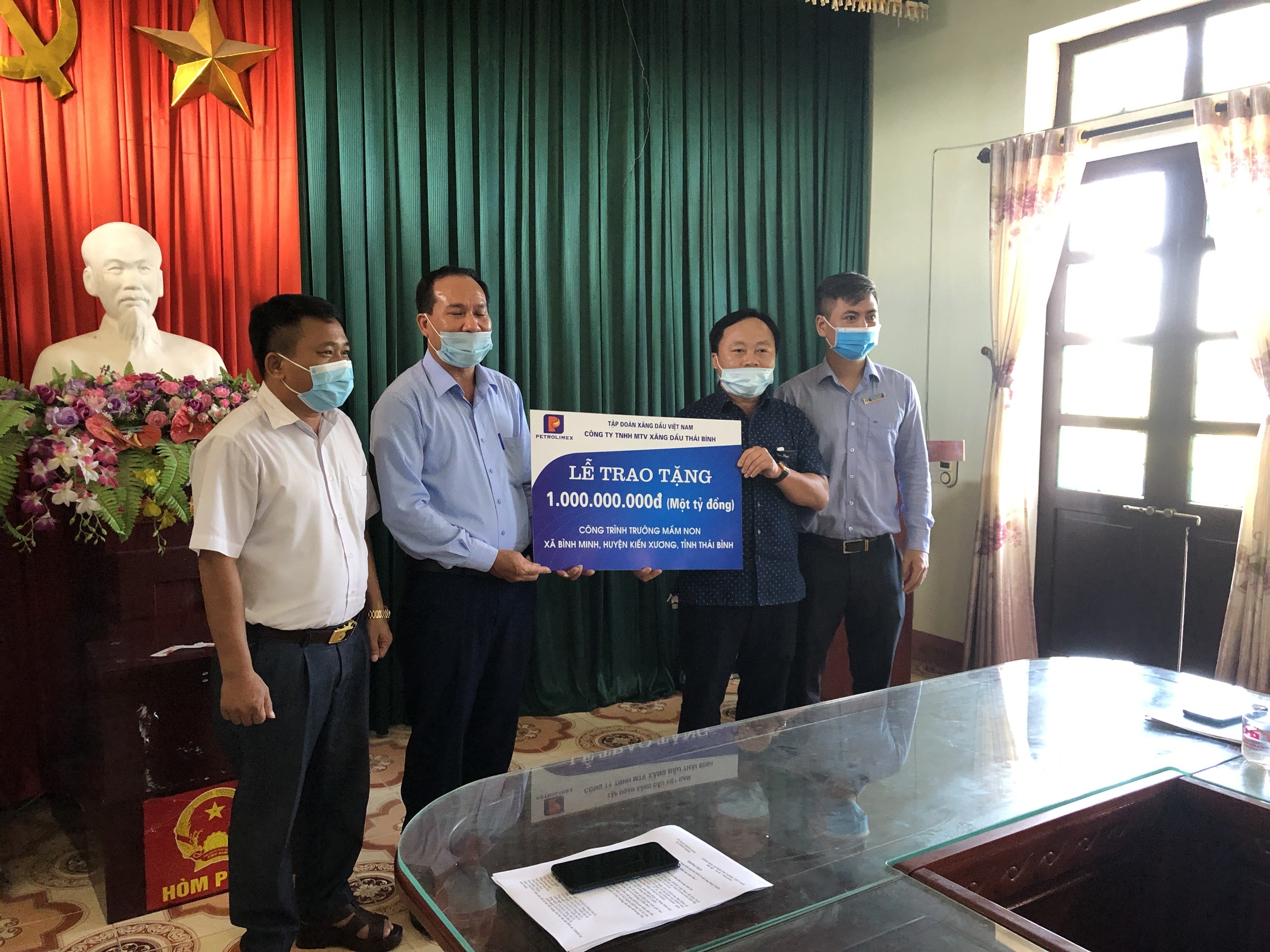 Petrolimex Thái Bình trao tặng 1 tỷ đồng xây dựng trường mầm non Bình Minh