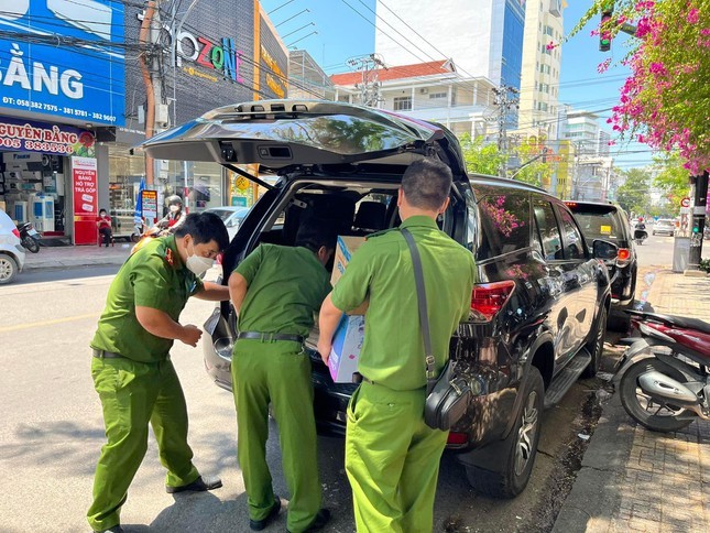 Đang khám xét trụ sở CDC Khánh Hoà