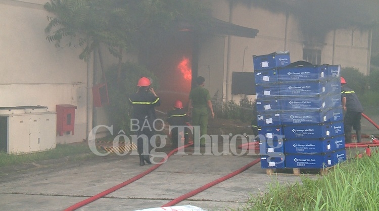 Vĩnh Phúc: Dập tắt đám cháy lớn tại công ty Dong Yang Electronics Việt Nam vinh phuc dap tat dam chay lon tai cong ty dong yang electronics viet nam