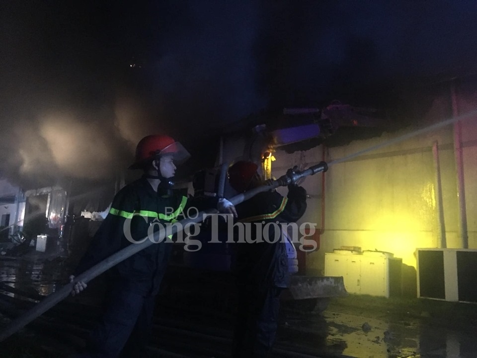 Vĩnh Phúc: Dập tắt đám cháy lớn tại công ty Dong Yang Electronics Việt Nam vinh phuc dap tat dam chay lon tai cong ty dong yang electronics viet nam