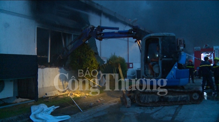 Vĩnh Phúc: Dập tắt đám cháy lớn tại công ty Dong Yang Electronics Việt Nam vinh phuc dap tat dam chay lon tai cong ty dong yang electronics viet nam